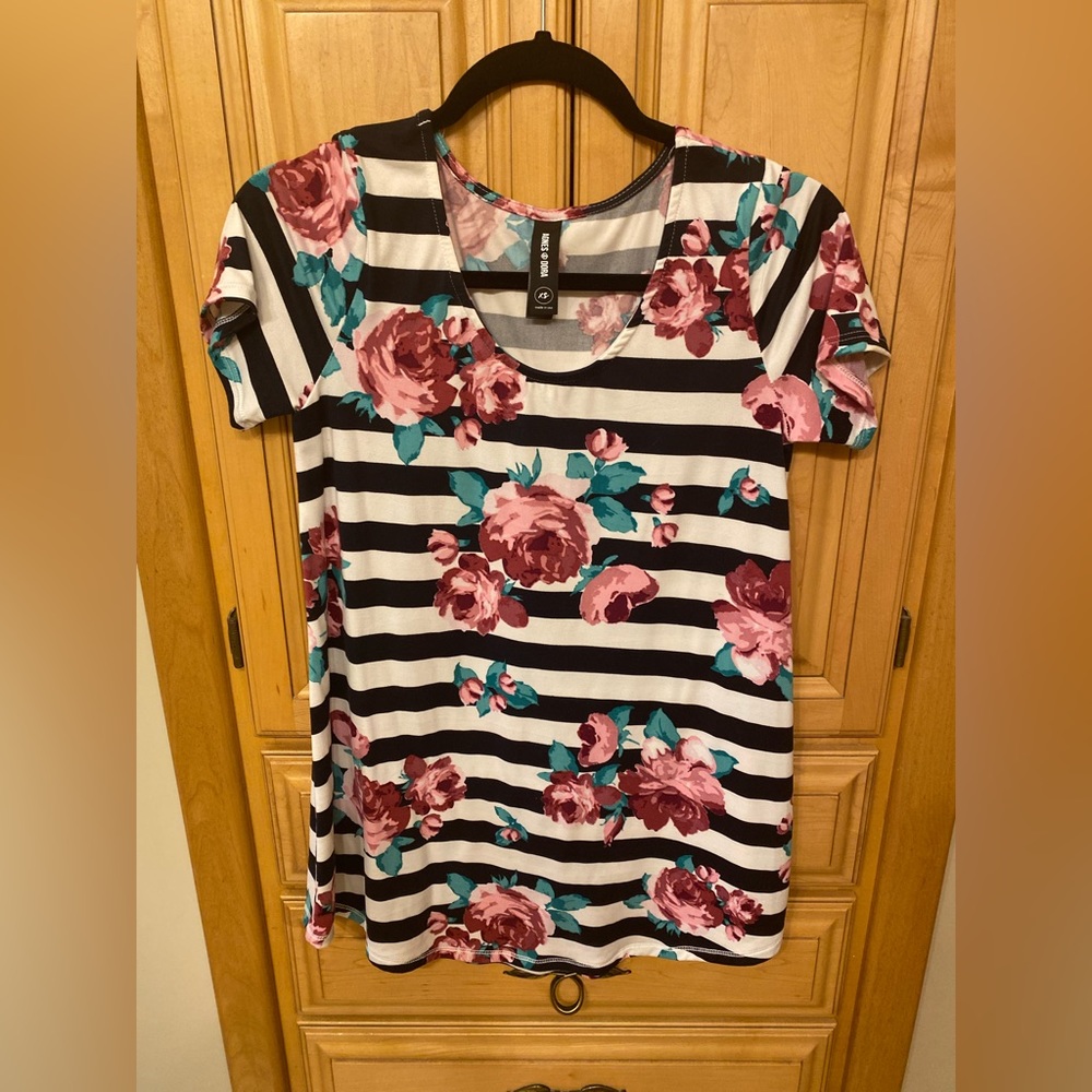 Agnes & Dora XS short sleeve top